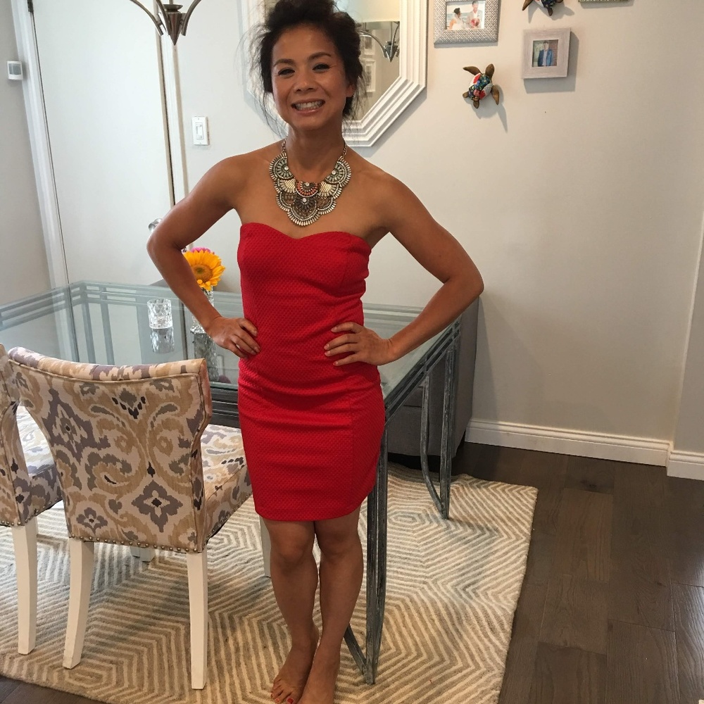 Sweetheart neckline, Red Strapless Mini Dress